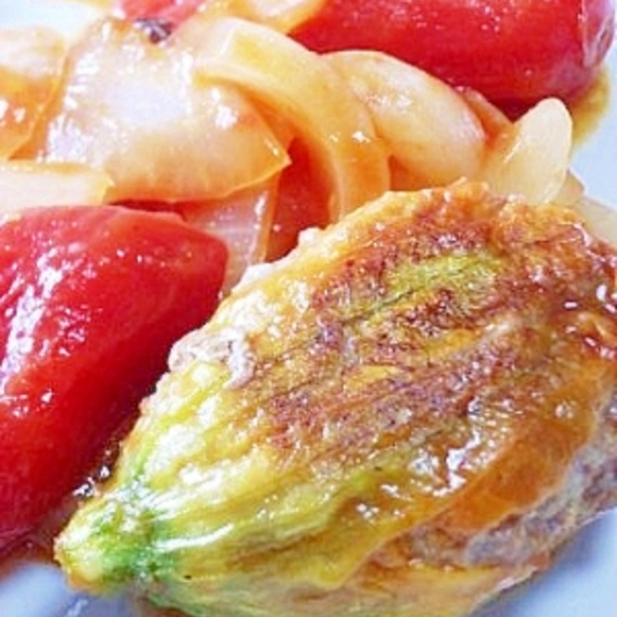 初夏 ズッキーニの花のチーズ入り肉詰めトマト煮込み レシピ 作り方 By 一点集中力 楽天レシピ
